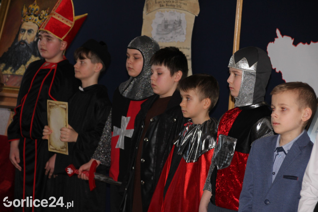 Binarowa. Podpisanie umowy na remont szkoły ludowej