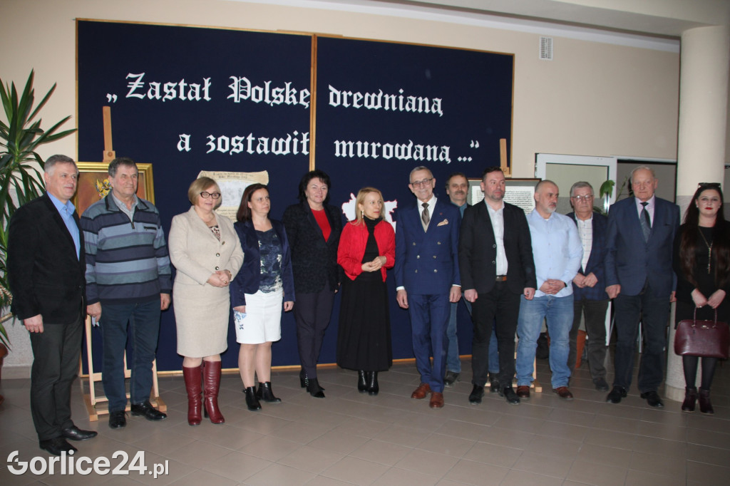 Binarowa. Podpisanie umowy na remont szkoły ludowej