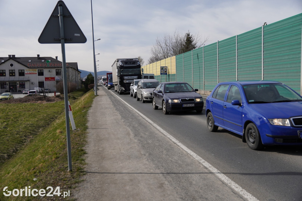 Pożar traw przy ul. Parkowej w Gorlicach (14.03.)