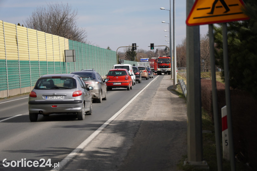 Pożar traw przy ul. Parkowej w Gorlicach (14.03.)
