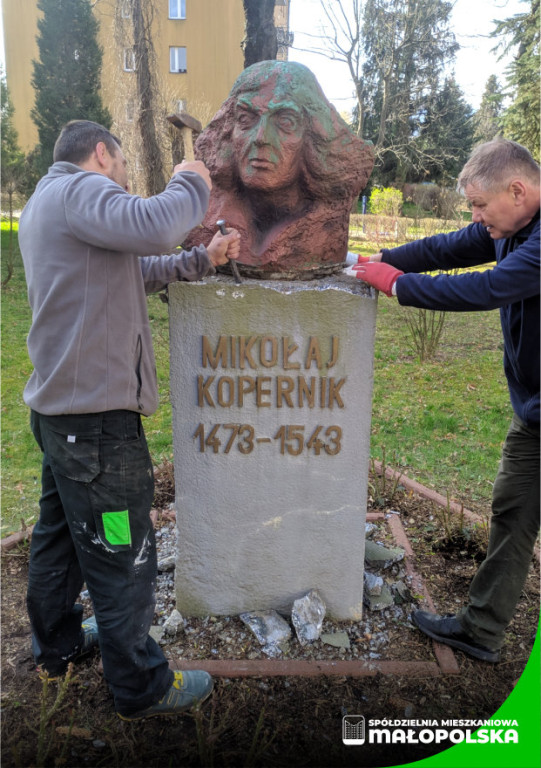 Renowacja popiersia Mikołaja Kopernika (24.03)