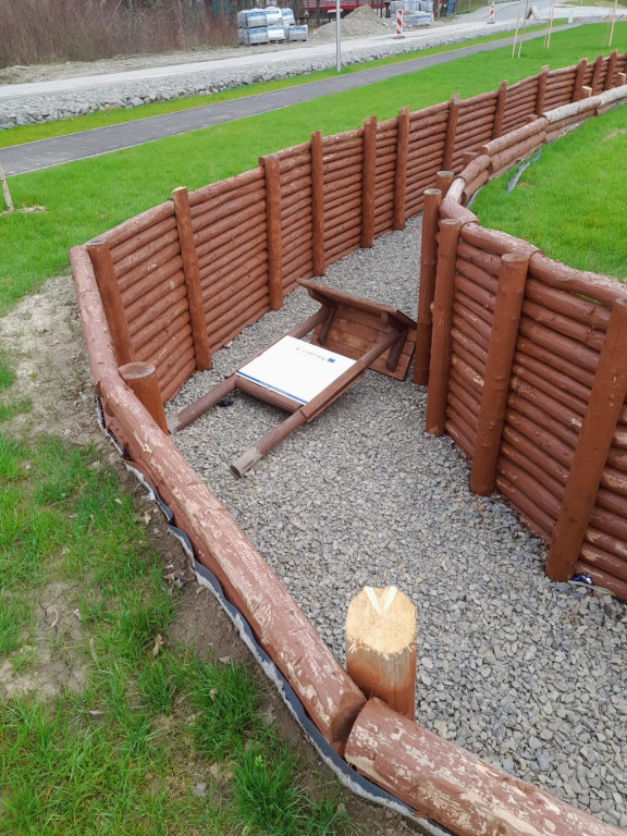 Wandalizm w Parku Historycznym w Sękowej