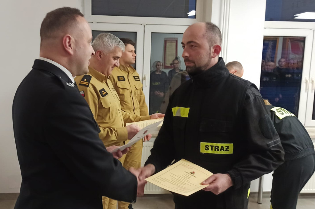Złożenie przyrzeczeń przez druhów z OSP