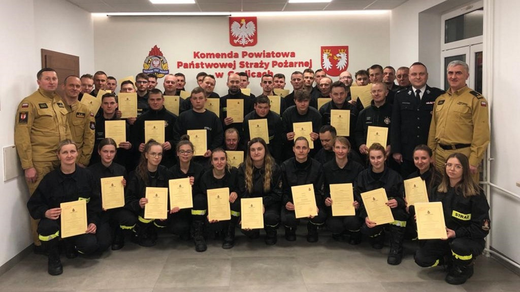 Złożenie przyrzeczeń przez druhów z OSP
