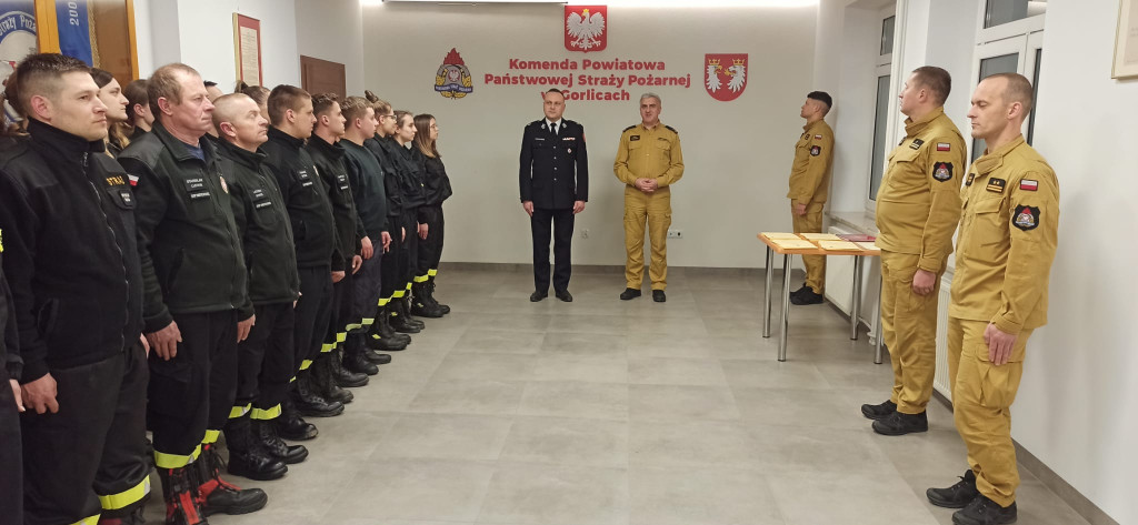 Złożenie przyrzeczeń przez druhów z OSP