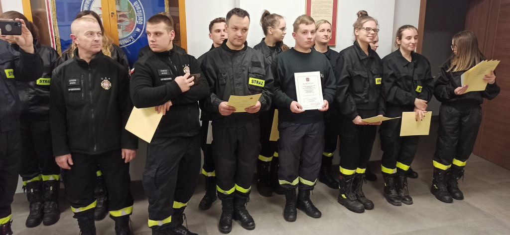 Złożenie przyrzeczeń przez druhów z OSP