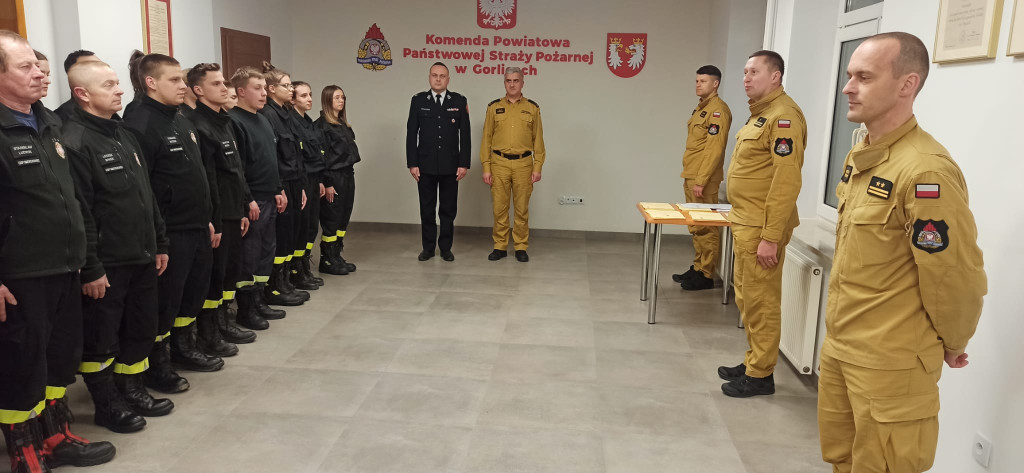 Złożenie przyrzeczeń przez druhów z OSP