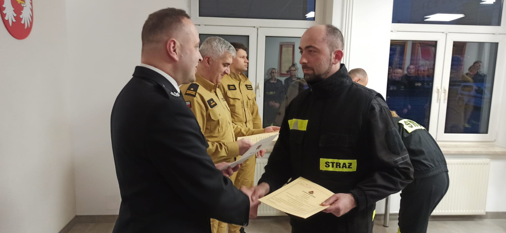 Złożenie przyrzeczeń przez druhów z OSP