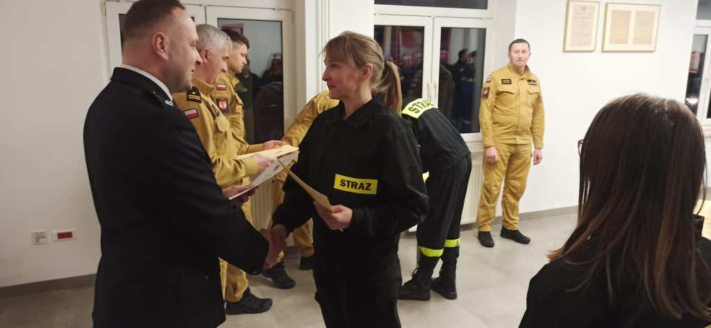 Złożenie przyrzeczeń przez druhów z OSP