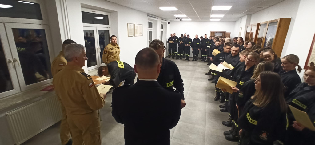 Złożenie przyrzeczeń przez druhów z OSP