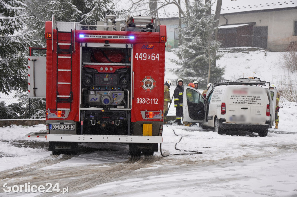 Pożar samochodu w Szymbarku (06.04.)