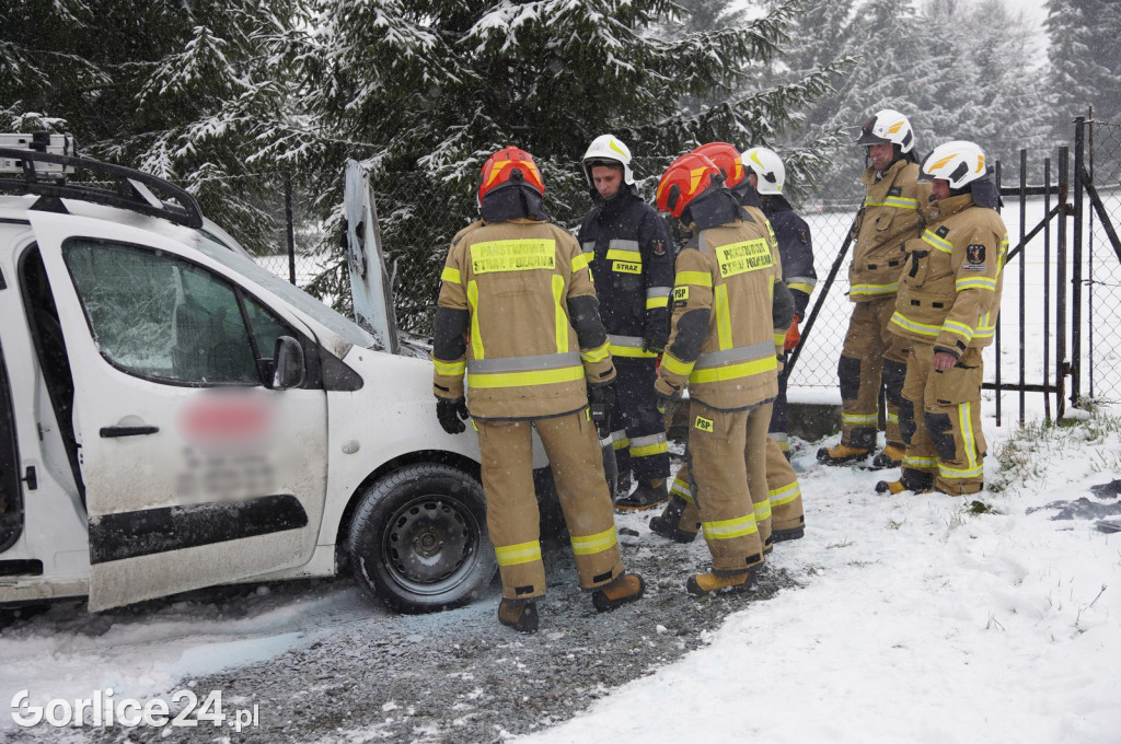 Pożar samochodu w Szymbarku (06.04.)