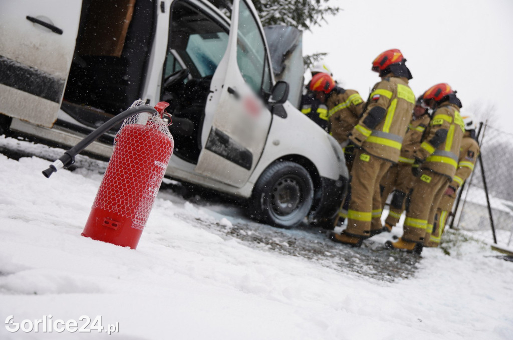 Pożar samochodu w Szymbarku (06.04.)