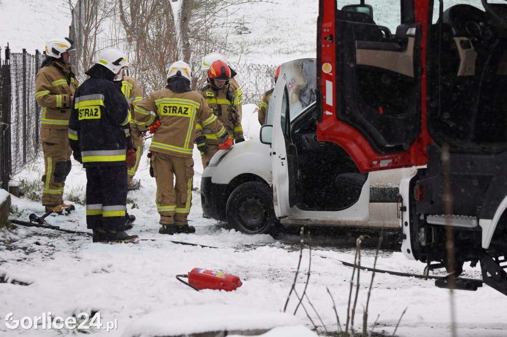 Pożar samochodu w Szymbarku (06.04.)