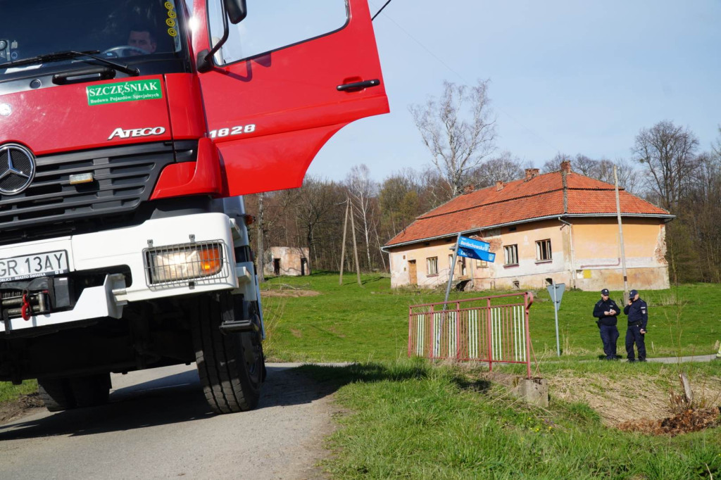 Pożar starej szkoły w Staszkówce (11.04.)