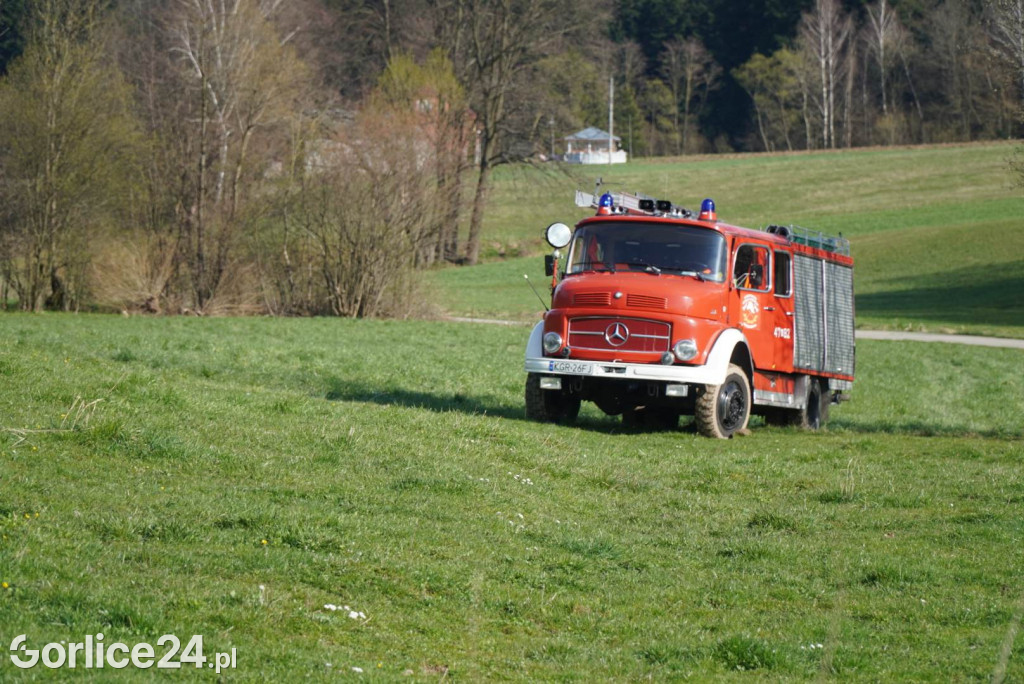 Pożar starej szkoły w Staszkówce (11.04.)
