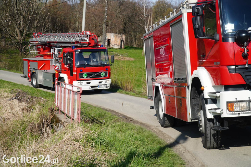 Pożar starej szkoły w Staszkówce (11.04.)