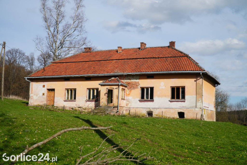 Pożar starej szkoły w Staszkówce (11.04.)