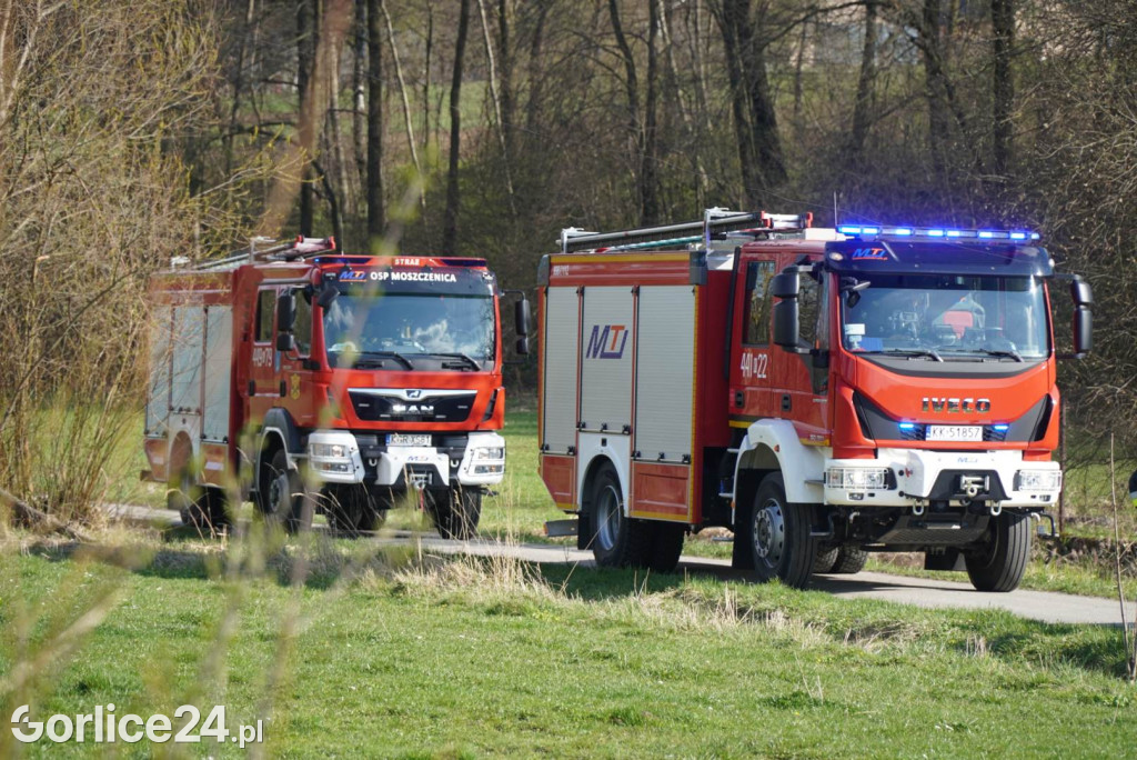 Pożar starej szkoły w Staszkówce (11.04.)