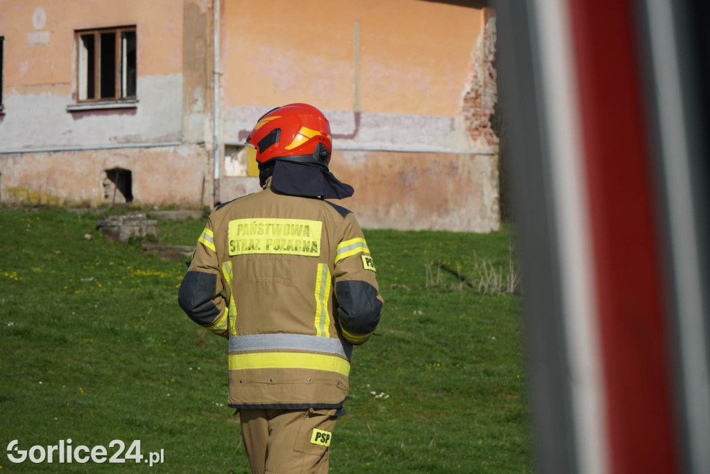 Pożar starej szkoły w Staszkówce (11.04.)
