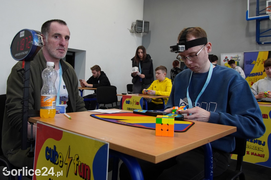 Kostka Rubika. Mistrzowski Turniej w Speedcubingu