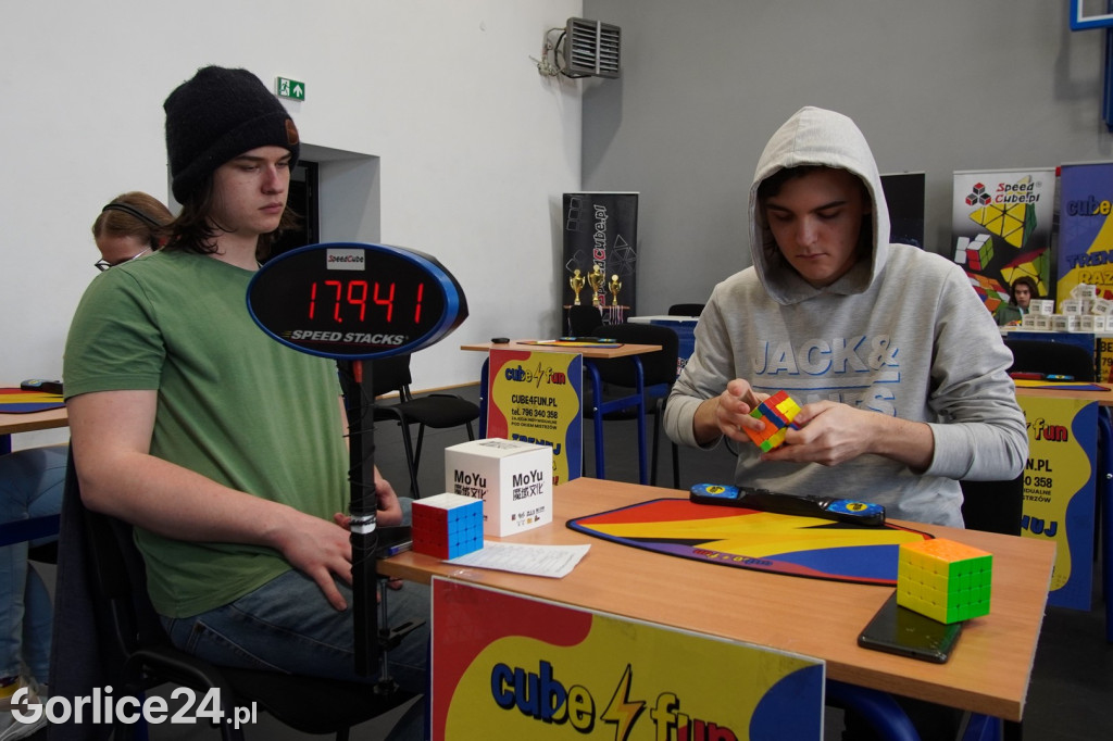 Kostka Rubika. Mistrzowski Turniej w Speedcubingu