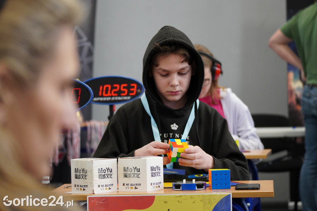 Kostka Rubika. Mistrzowski Turniej w Speedcubingu