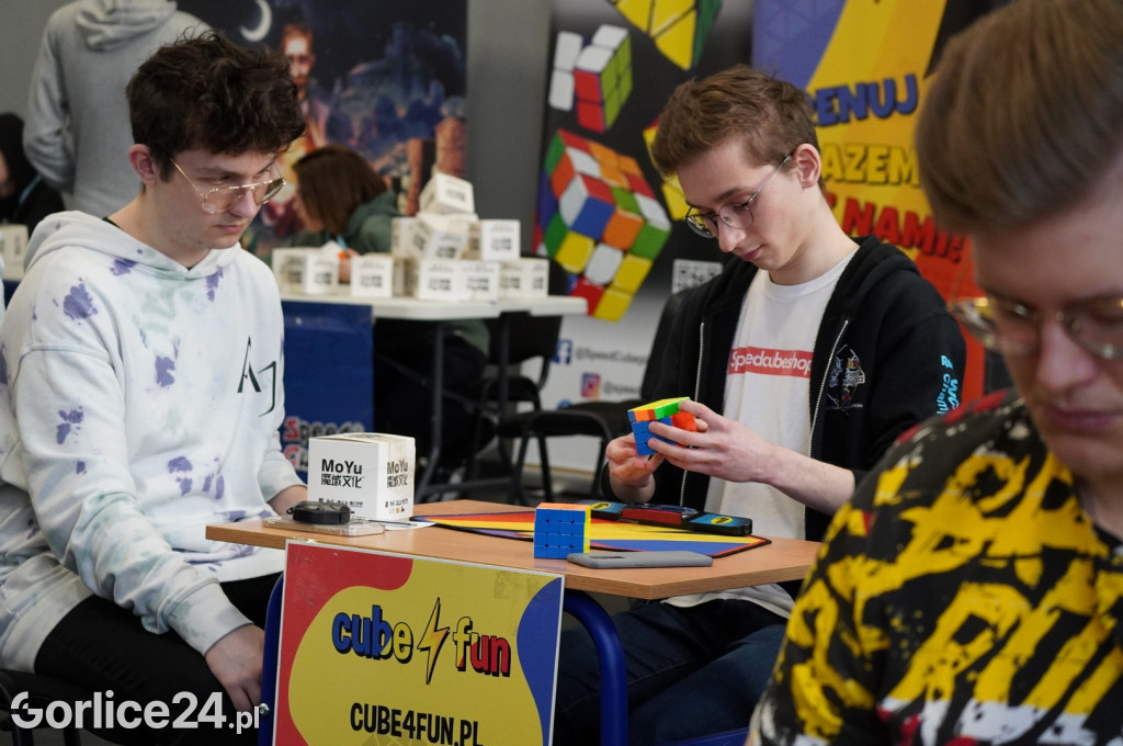 Kostka Rubika. Mistrzowski Turniej w Speedcubingu