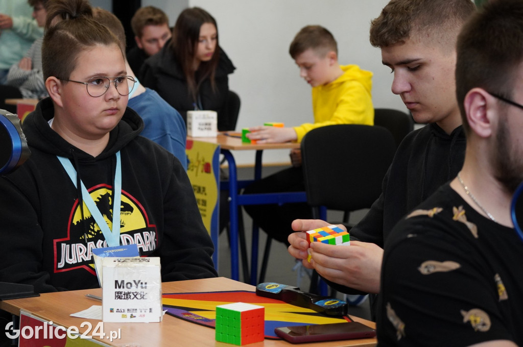 Kostka Rubika. Mistrzowski Turniej w Speedcubingu