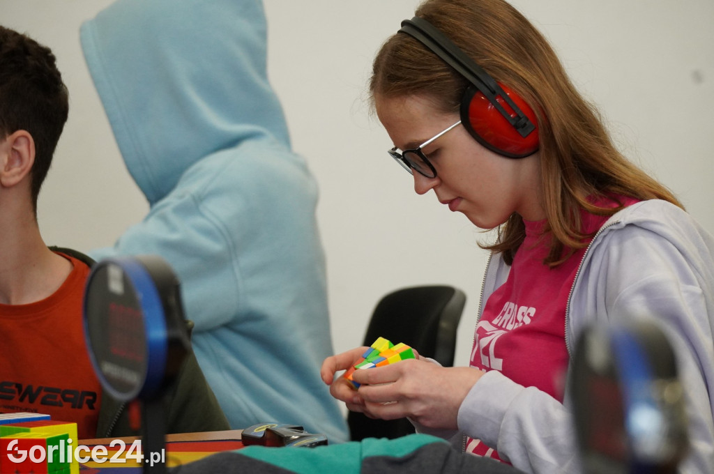 Kostka Rubika. Mistrzowski Turniej w Speedcubingu