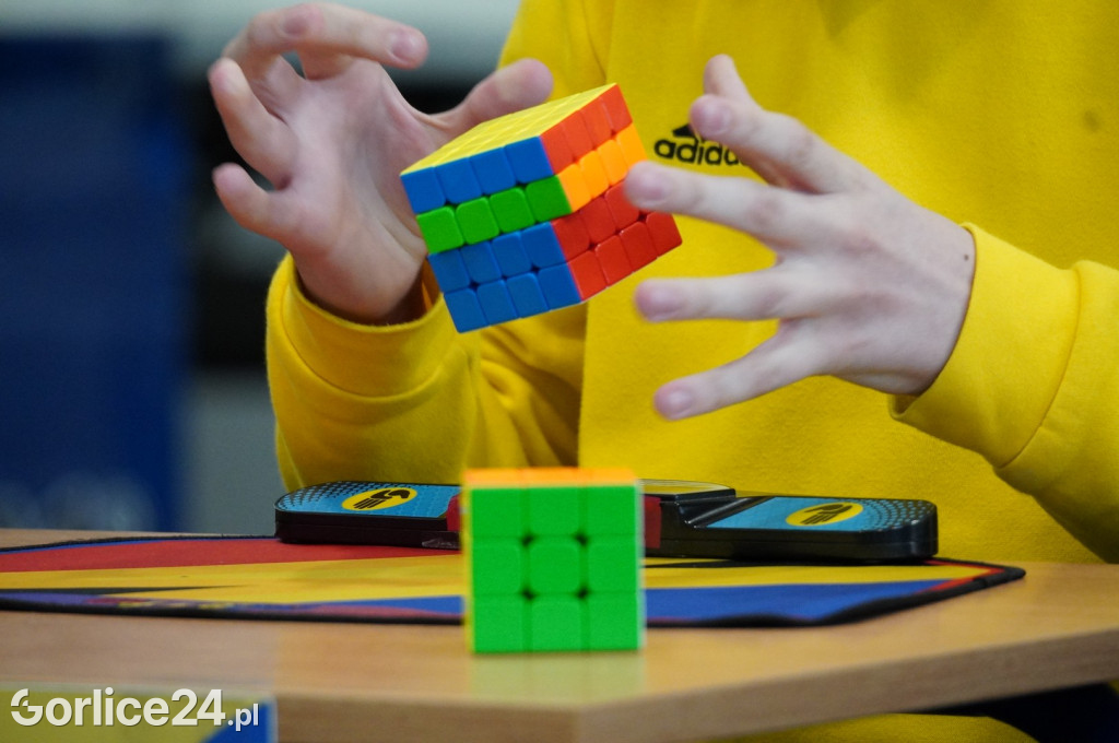 Kostka Rubika. Mistrzowski Turniej w Speedcubingu