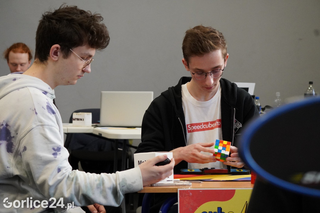 Kostka Rubika. Mistrzowski Turniej w Speedcubingu