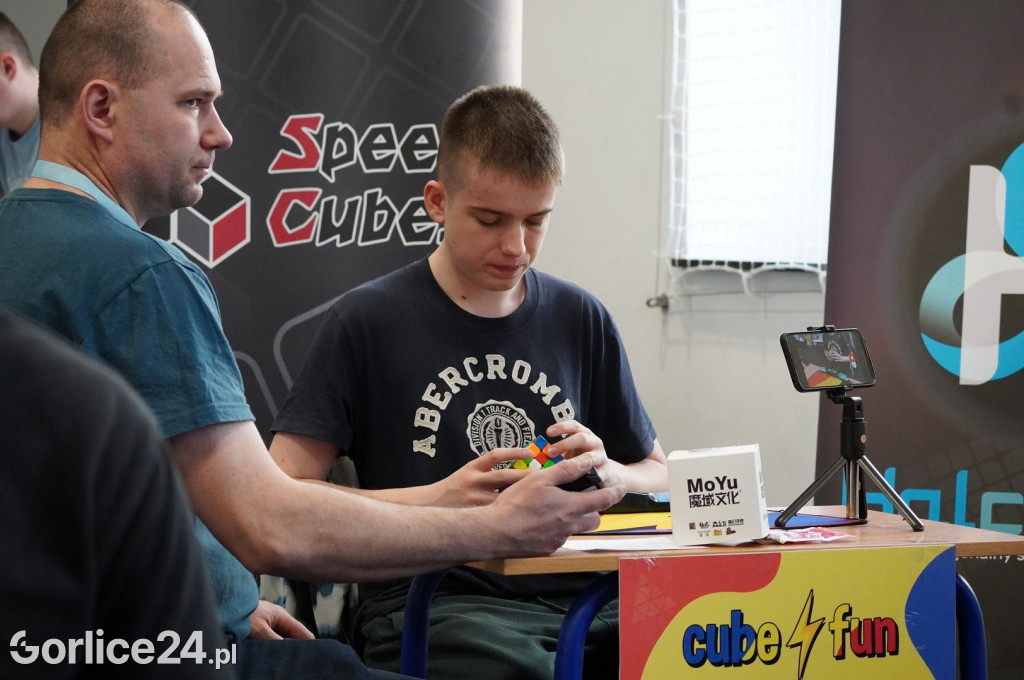 Kostka Rubika. Mistrzowski Turniej w Speedcubingu