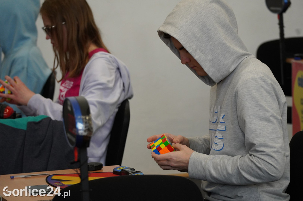 Kostka Rubika. Mistrzowski Turniej w Speedcubingu