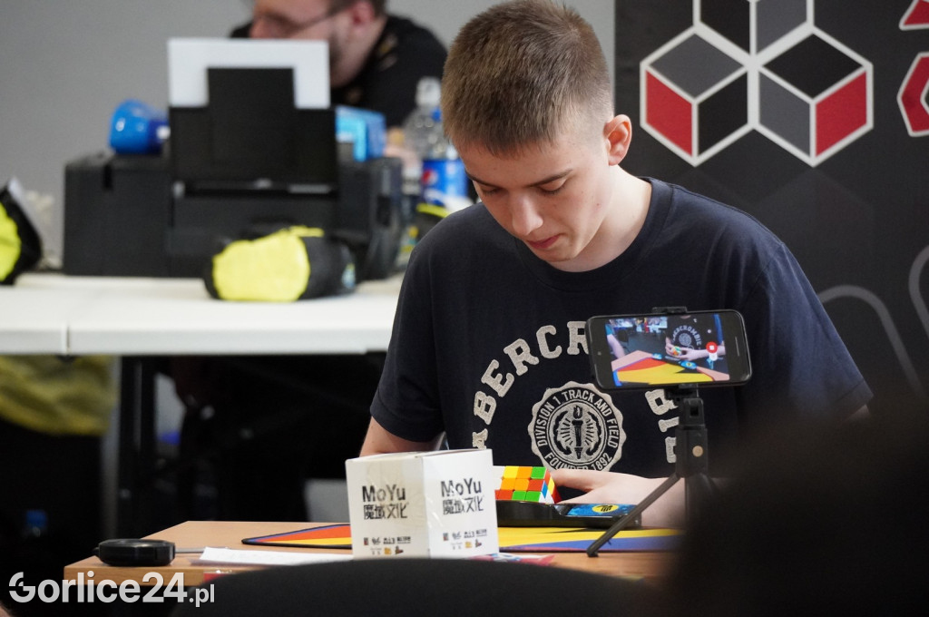 Kostka Rubika. Mistrzowski Turniej w Speedcubingu