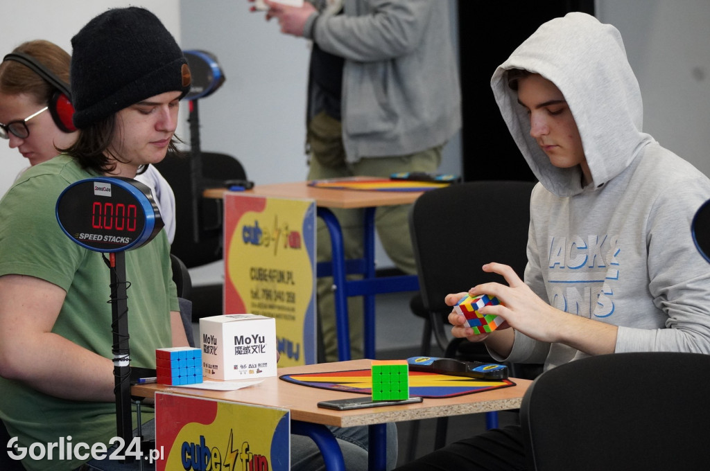 Kostka Rubika. Mistrzowski Turniej w Speedcubingu