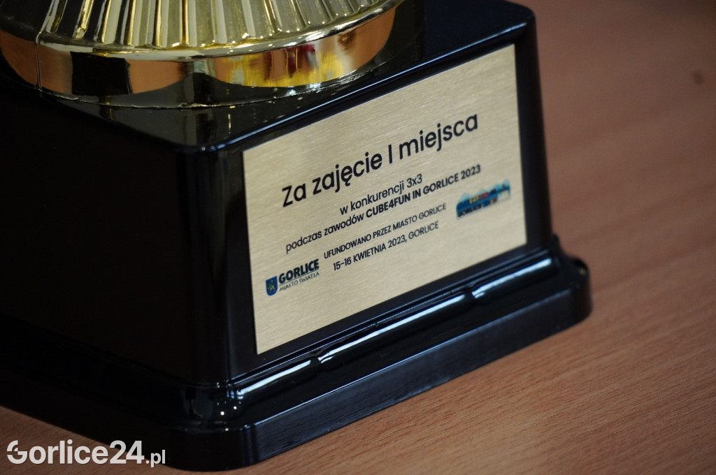 Kostka Rubika. Mistrzowski Turniej w Speedcubingu
