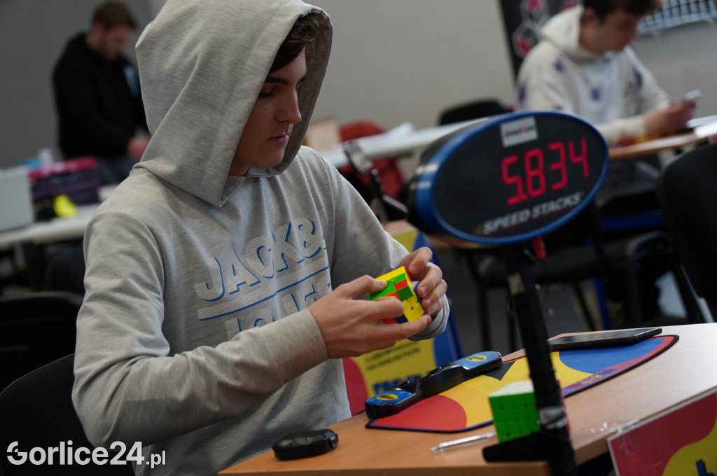 Kostka Rubika. Mistrzowski Turniej w Speedcubingu