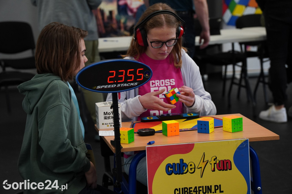 Kostka Rubika. Mistrzowski Turniej w Speedcubingu