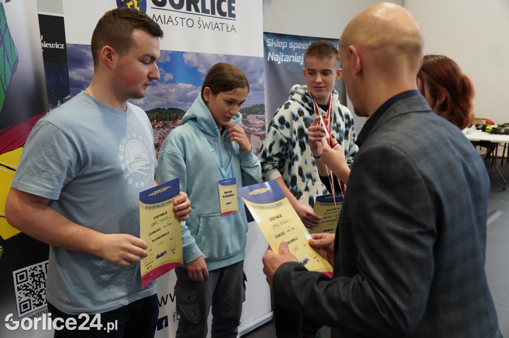 Kostka Rubika. Mistrzowski Turniej w Speedcubingu