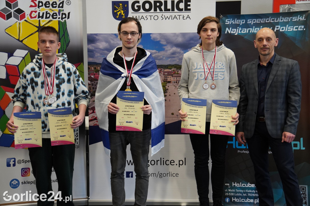Kostka Rubika. Mistrzowski Turniej w Speedcubingu
