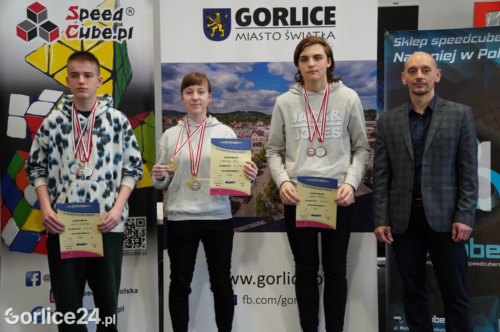 Kostka Rubika. Mistrzowski Turniej w Speedcubingu