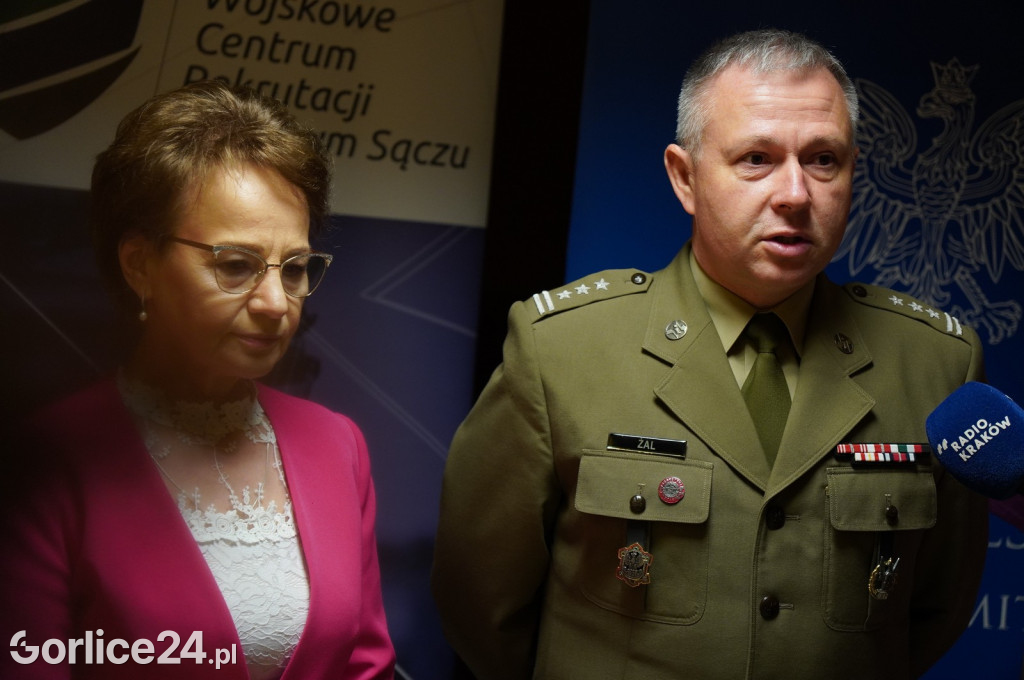 Gorlice. Wojewoda na starcie kwalifikacji wojskowej.