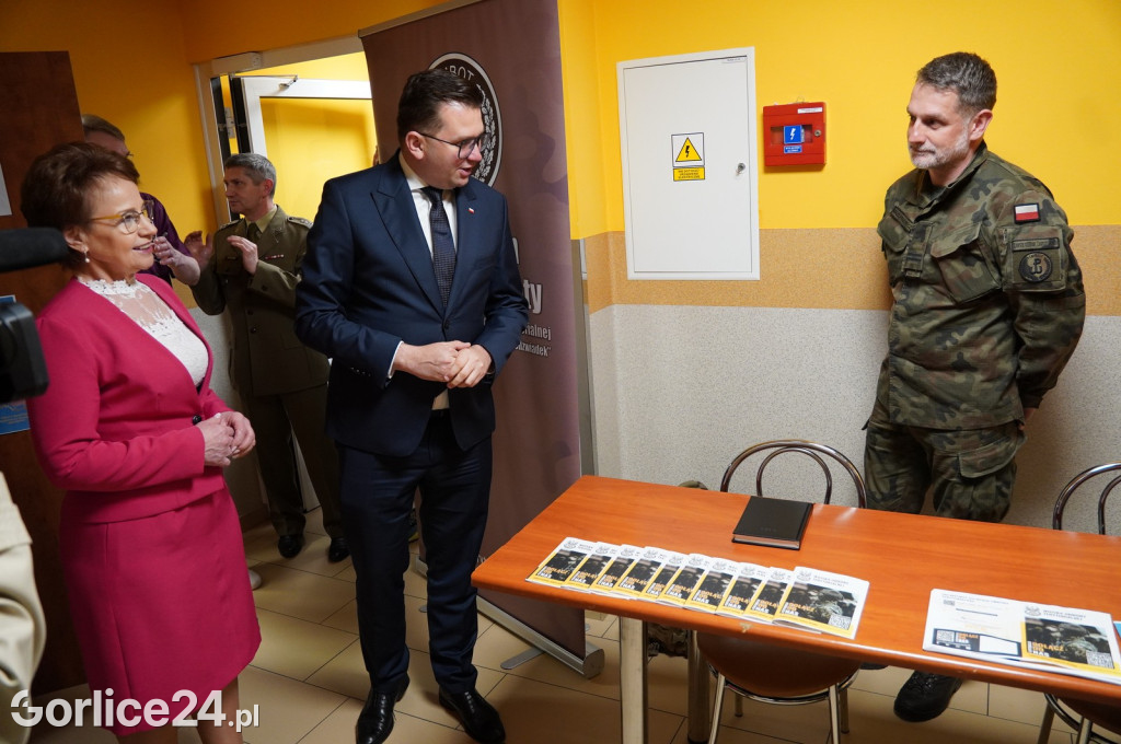 Gorlice. Wojewoda na starcie kwalifikacji wojskowej.