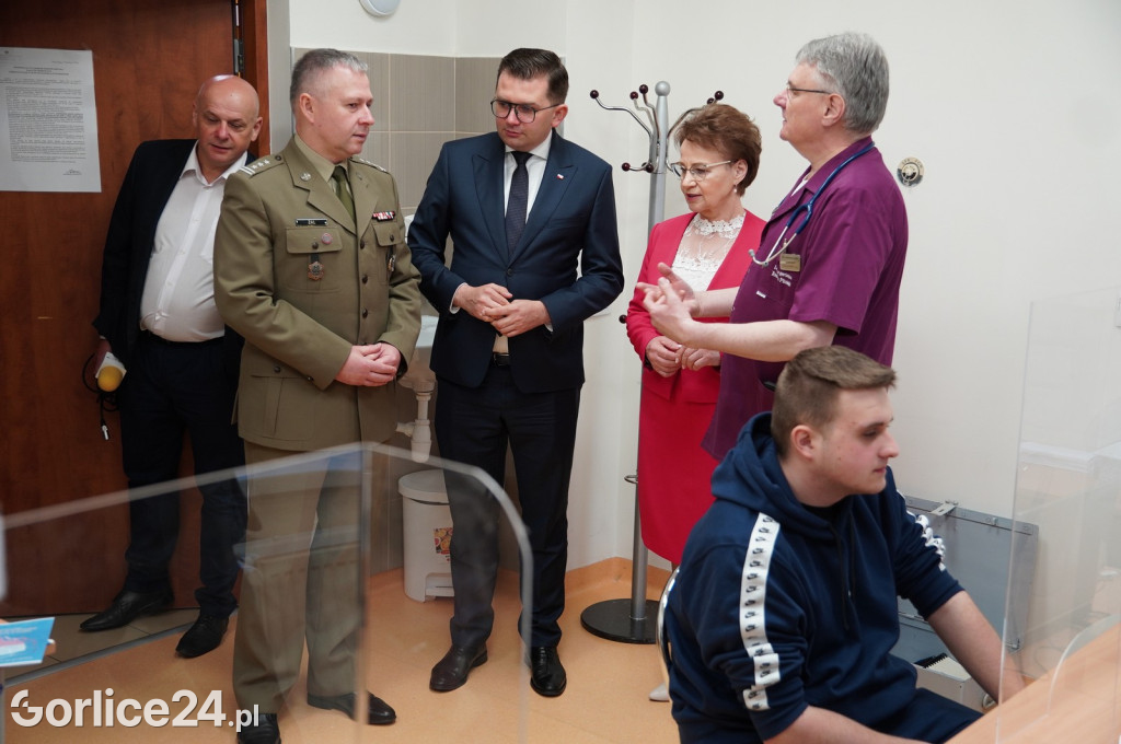 Gorlice. Wojewoda na starcie kwalifikacji wojskowej.