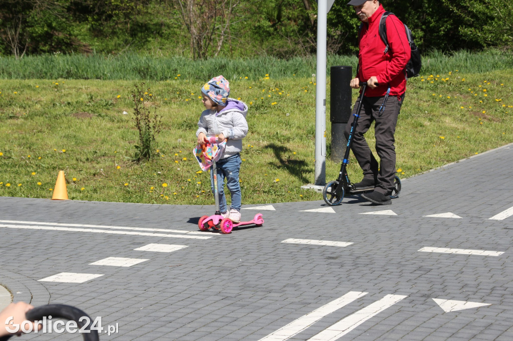 Trening umiejętności na miasteczku ruchu drogowego