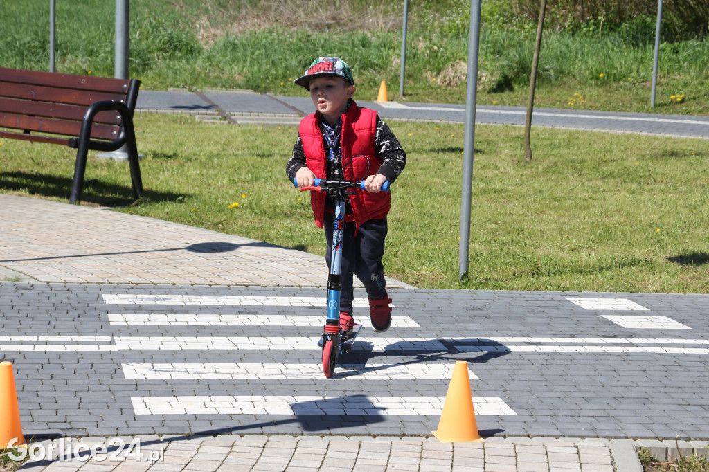 Trening umiejętności na miasteczku ruchu drogowego