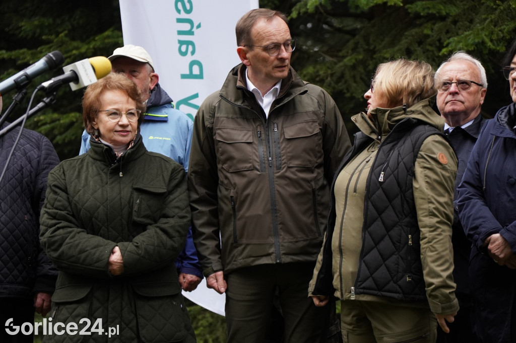 Magura Małastowska. Sadzenie lasu im. Jana Pawła II