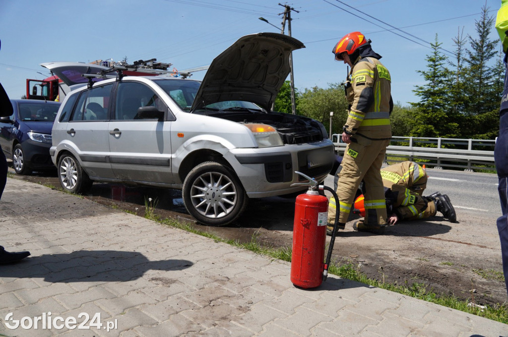 Pożar samochodu na DK28 w Ropicy Polskiej (21.05.)