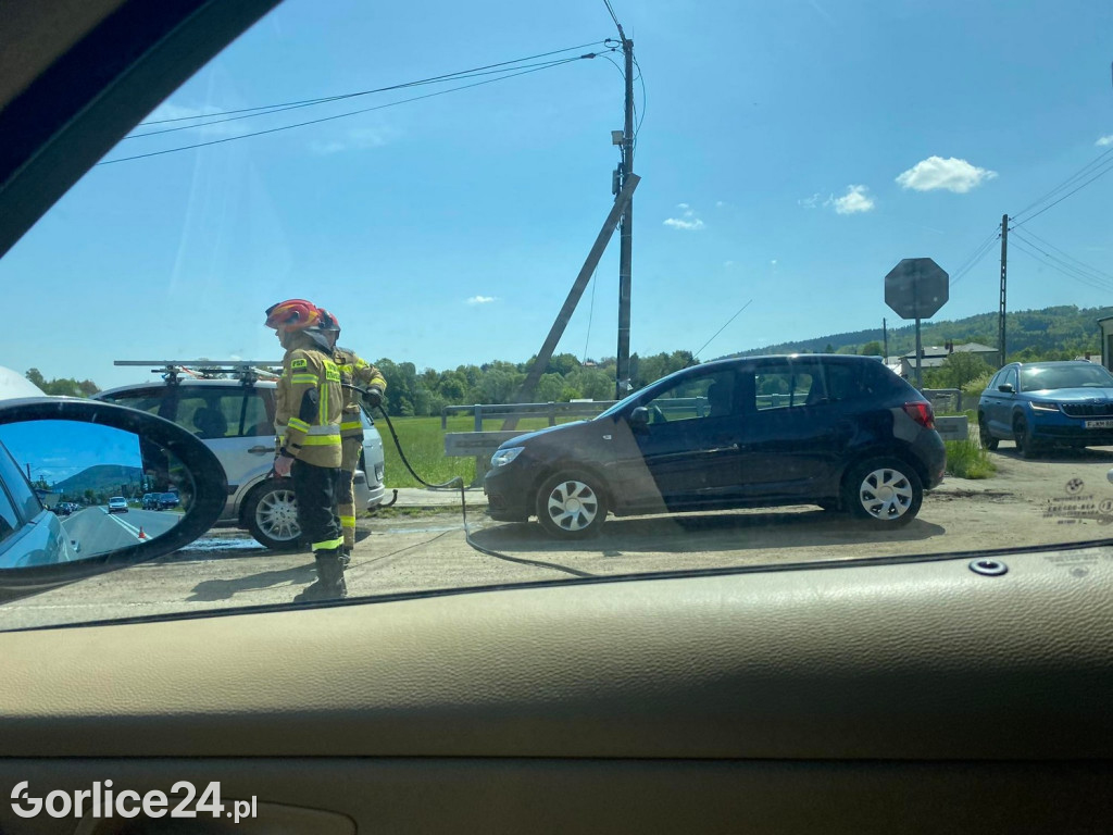 Pożar samochodu na DK28 w Ropicy Polskiej (21.05.)